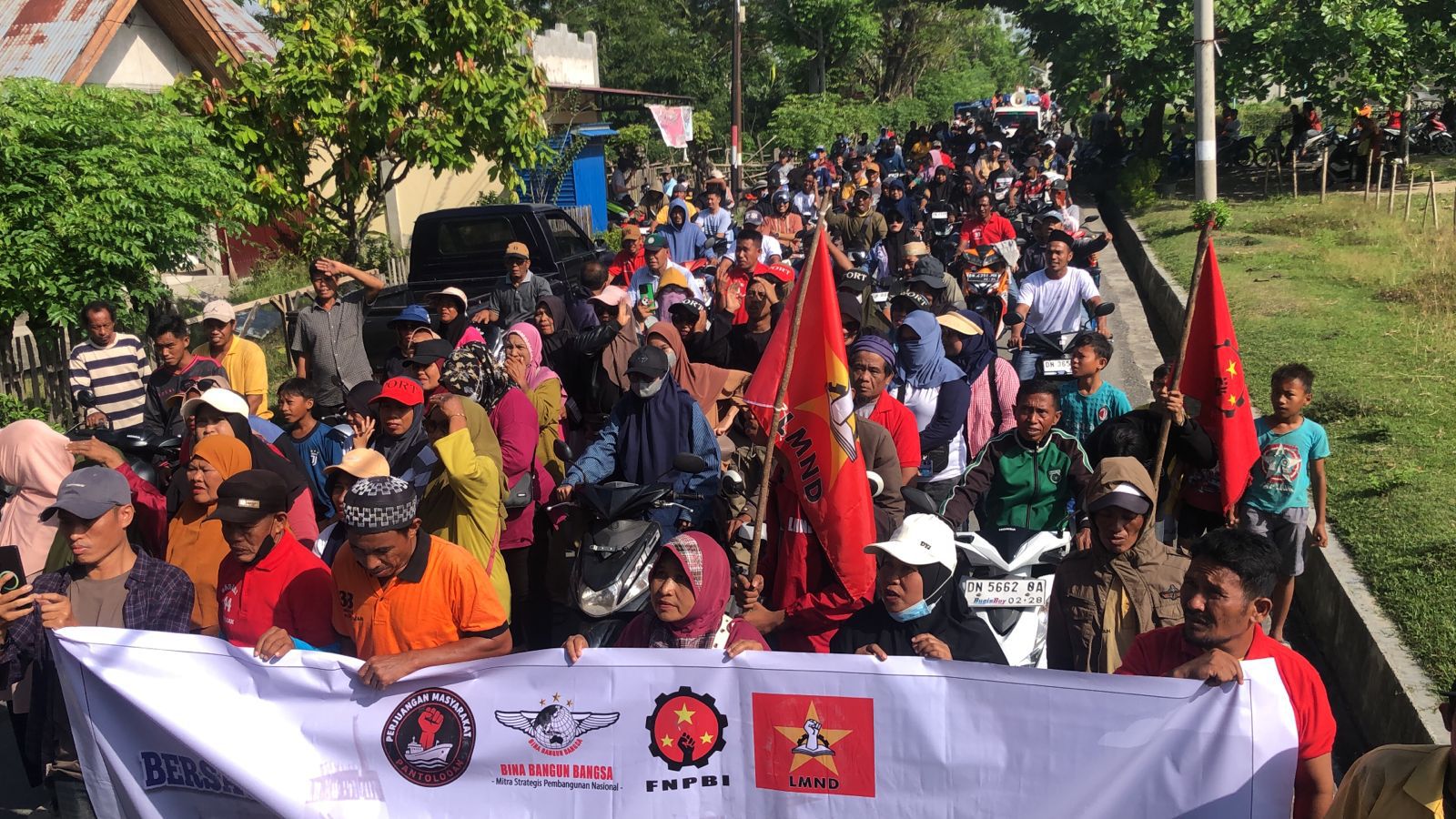 ‎Aliansi Tolak Pemindahan Kapal Pelni dari Pantoloan, Gubernur Sulteng Temui Massa ‎