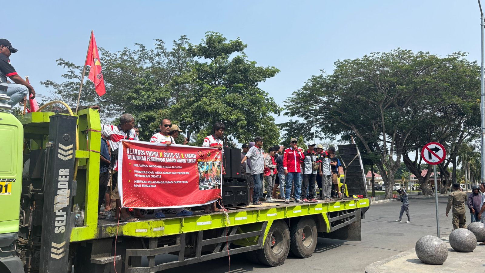 Aliansi Buruh dan Mahasiswa di Palu Desak Pendidikan Gratis dan Perlindungan Hak Buruh