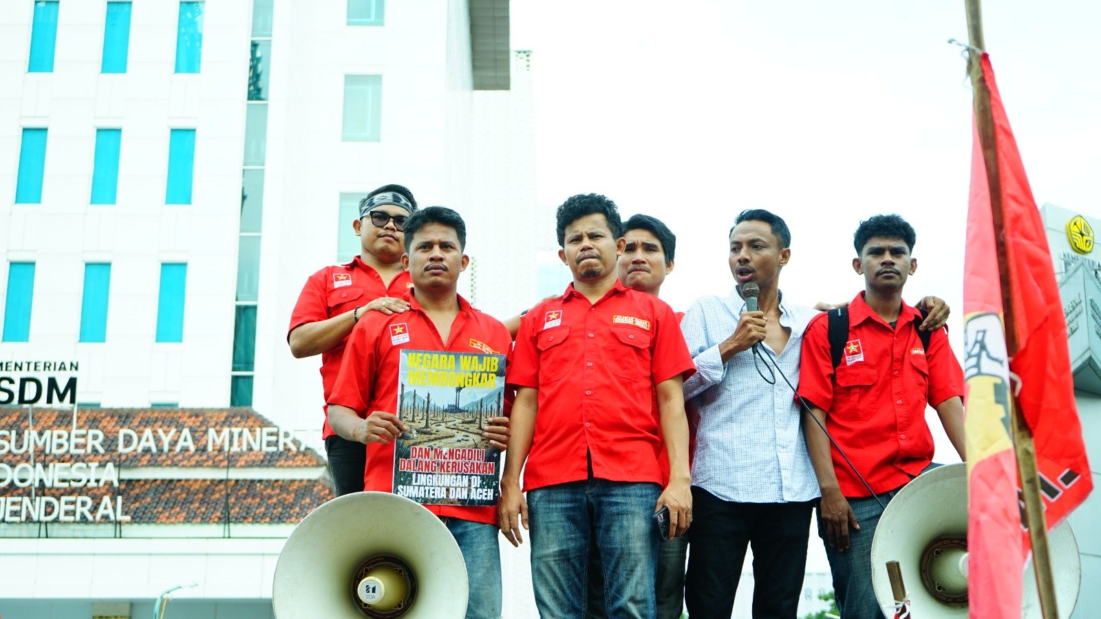 Karhutla Makin Parah, LMND Desak Presiden Prabowo Evaluasi Kementerian Kehutanan dan Tindak Tegas Korporasi